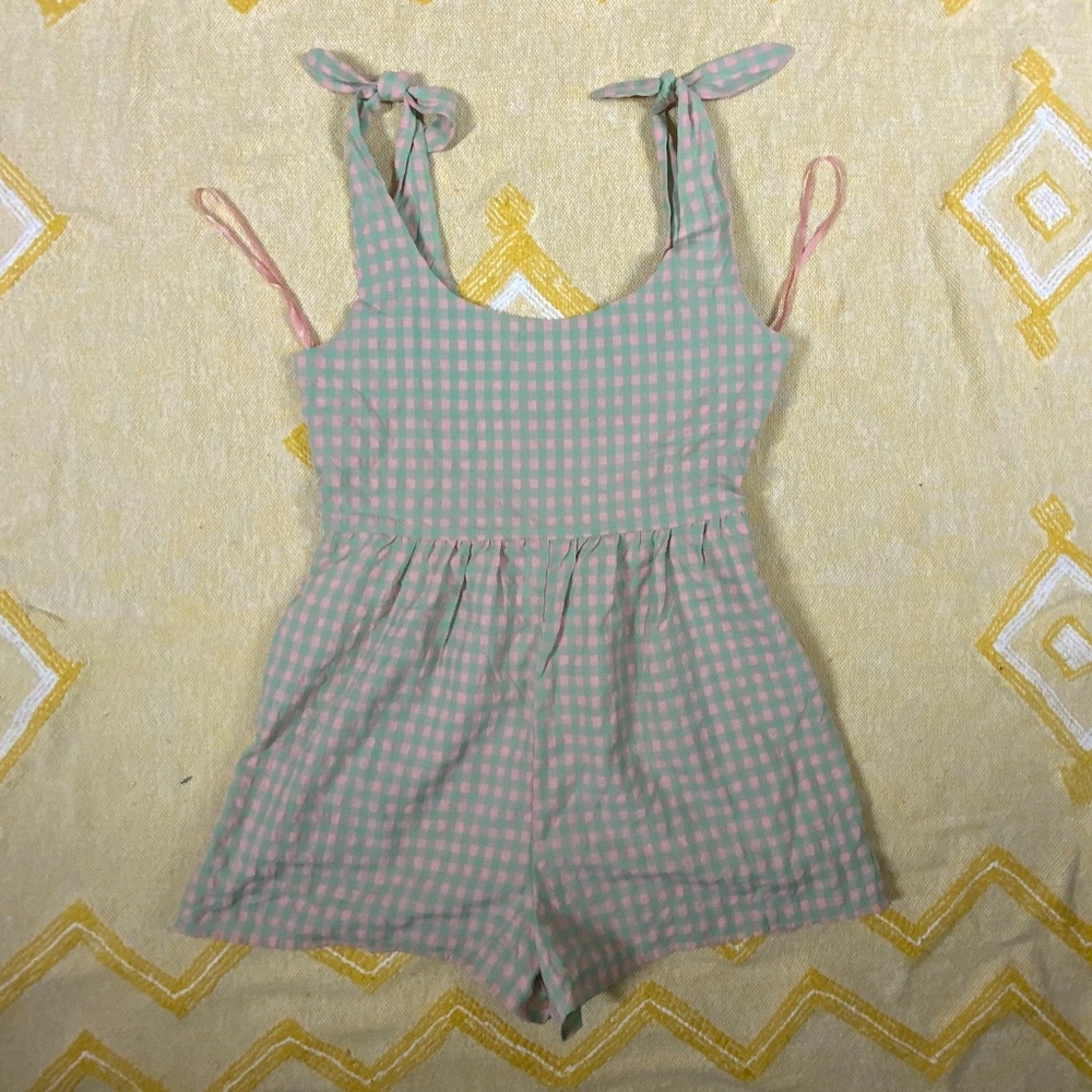 NWOT Los Angeles One Love Clothing  Shorts Over Alls with shoulder Tie SIZE: M